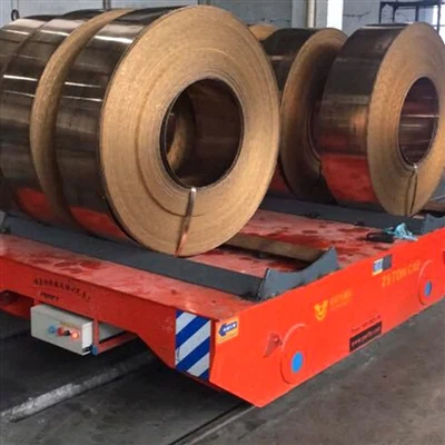 Che tipo di attrezzature per la movimentazione sono comunemente utilizzate ne...