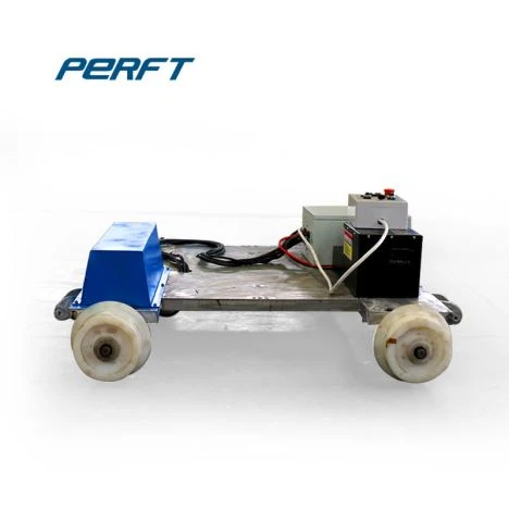 Carrello per il rilevamento dei difetti delle rotaie