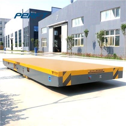 Rimorchi industriali sterzanti per attrezzature per la movimentazione dei materiali