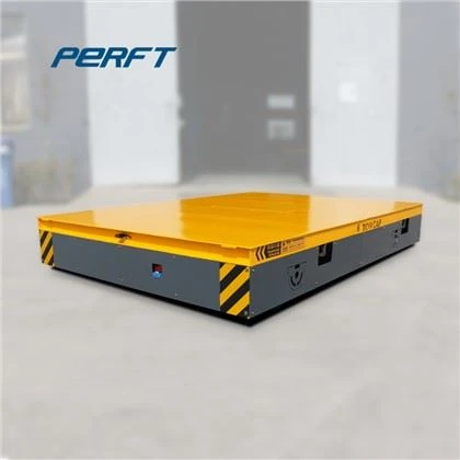 I veicoli elettrici di trasferimento trasportano materiali pesanti